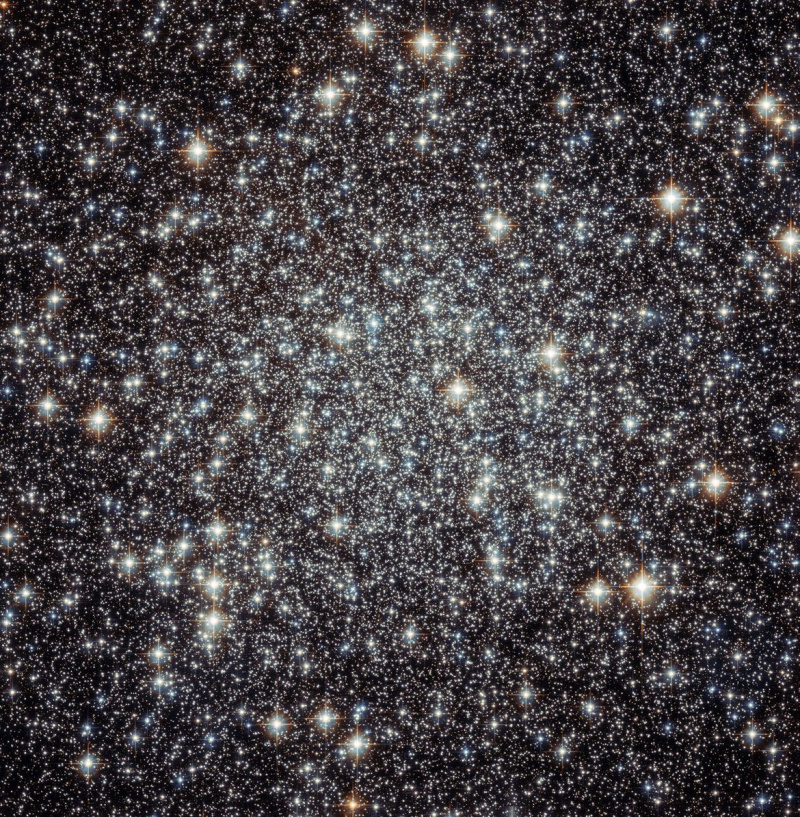 허블 우주 망원경이 약 10,000광년 거리에서 가장 가까운 천체 중 하나인 궁수자리에 있는 구상성단 M22를 관측한 것입니다. 크레딧: ESA/허블 및 NASA
