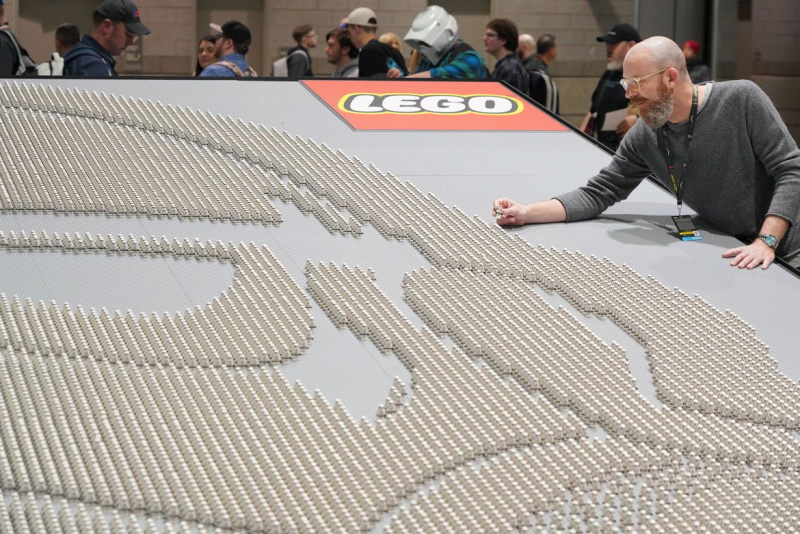 ΕΝΤΥΠΩΣΙΑΚΟ! Το LEGO θέτει ρεκόρ Γκίνες για τον μεγαλύτερο στρατό Stormtrooper