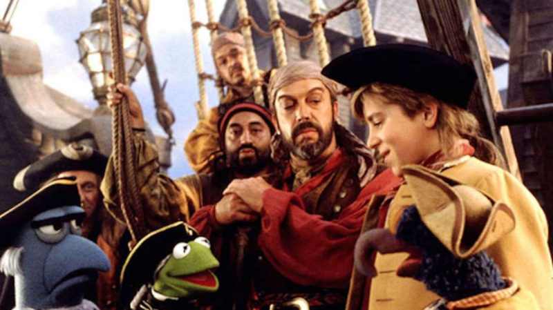 Благодарете на Кермит, че островът на съкровищата на Muppet позволи на Тим Къри да бъде луд като неговите съ-звезди от Muppet