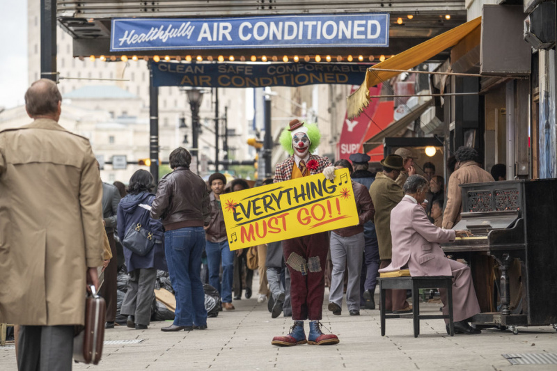 Den alvorlige historie bag Joaquin Phoenix's Joker -klovnesmink