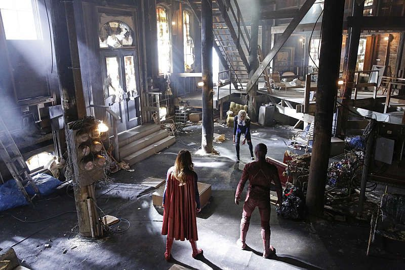 The Flash visita National City en un crossover épico de Supergirl que desafía el universo