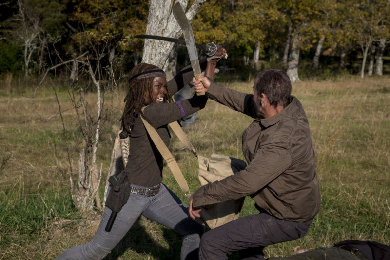 The Walking Dead episood 816 - Michonne võitleb päästjaga