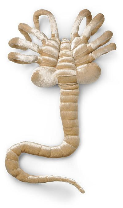 Lietas, kuras mēs mīlam: ThinkGeek plīša Facehugger un Chestburster nekad negribēs jūs palaist