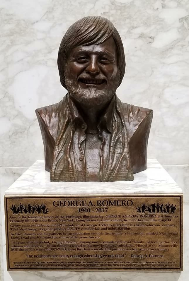 Джордж Ромеро най -накрая получава статуя в Mall от Dawn of the Dead